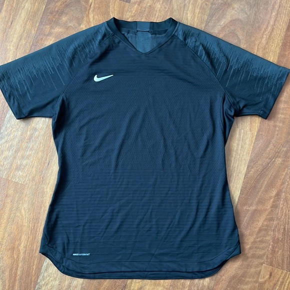 Nike Tops - Like new Nike vapor, knit athletic top